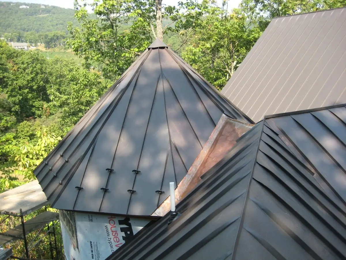 Professional Roof Tarp Installation by Craftsman Roofing in Mravlag Manor